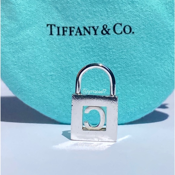 AUTH Rare vintage Tiffany & Co. Letter “C” padlock charm/pendant🔓 - Picture 4 of 16